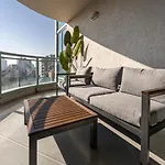 Amazing Location - 2Bdrm/2Bath - Right On Robson