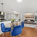 Elegance Meets Comfort Downtown With Free Parking