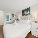 Elegance Meets Comfort Downtown With Free Parking