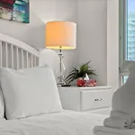 Elegance Meets Comfort Downtown With Free Parking