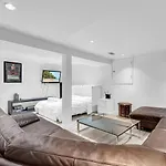 Comfortable 2-Bed Suite Near Ubc