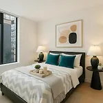 Bright And Airy 2-Bedroom Apartment In Chinatown