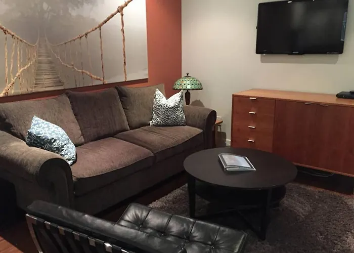 Modern Apartment In Beautiful Kitsilano