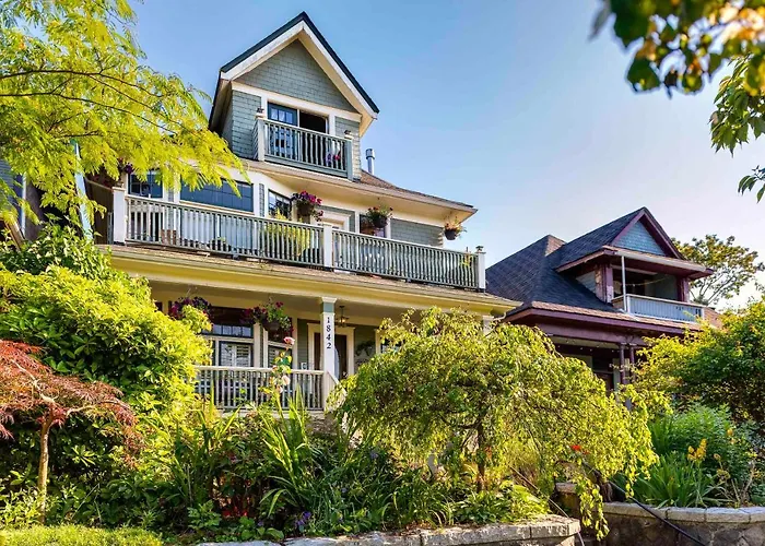 The Ivy On Parker Guest House