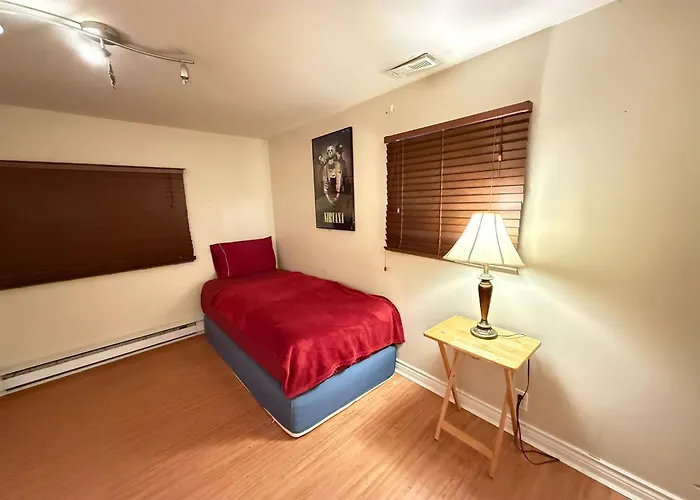 Vancouver Cozy Private Room Near Downtown, Beach & Ubc