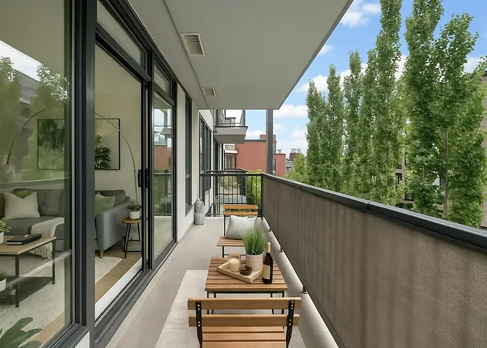 Bright And Airy 2-Bedroom Apartment In Chinatown