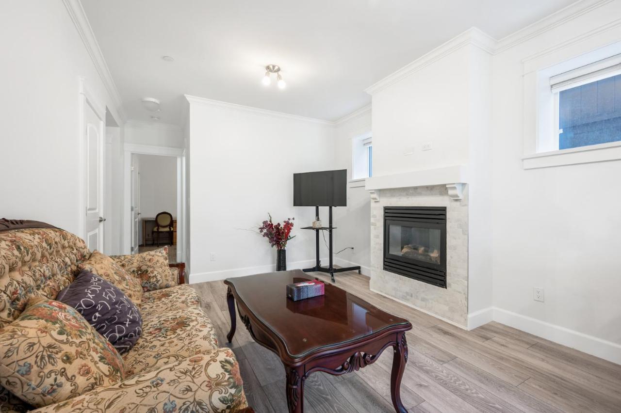 Holiday home Explore From Deluxe 2b/1b Basement Vancouver