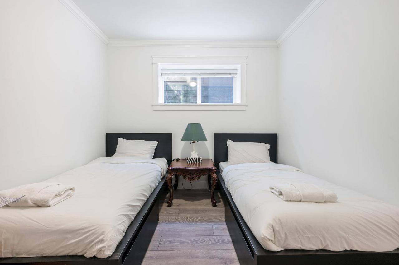 Explore From Deluxe 2b/1b Basement *