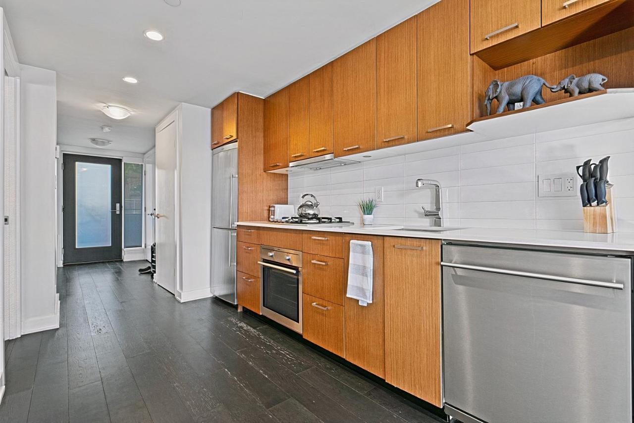 Stunning 1 Bed In Yaletown Panoramic Views Apartment Vancouver