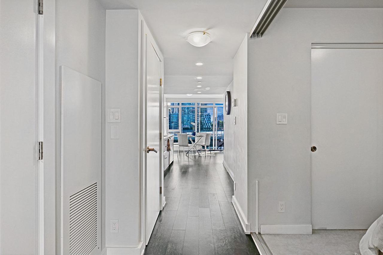 Stunning 1 Bed In Yaletown Panoramic Views Apartment *