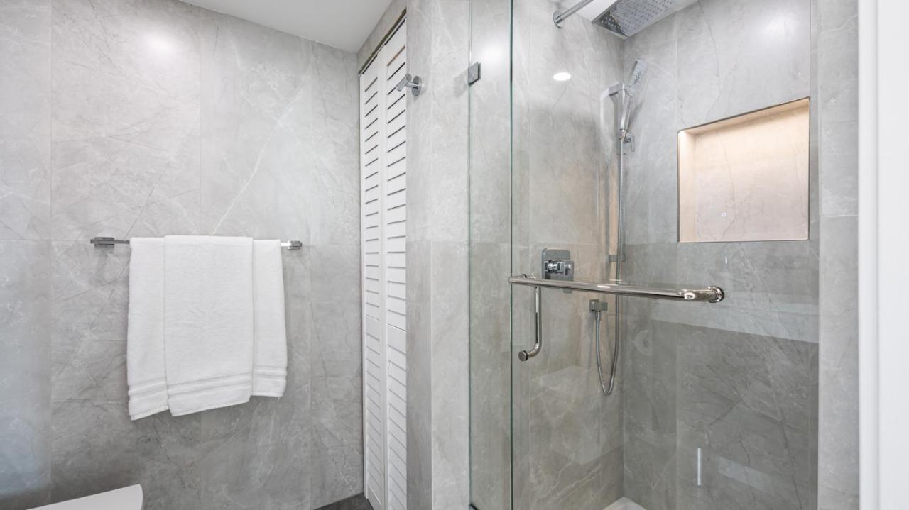 Apartment Amazing Location - 2bdrm/2bath - Right On Robson Vancouver