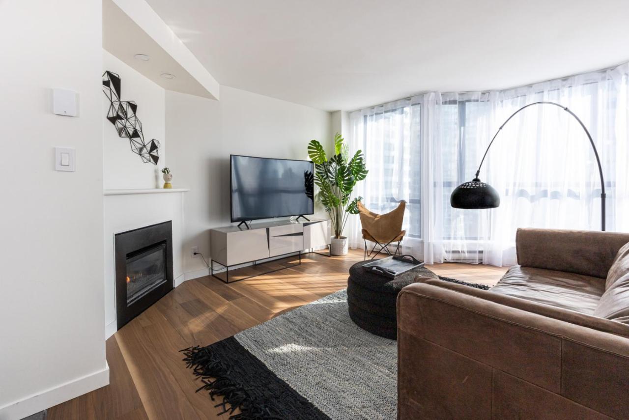 Amazing Location - 2bdrm/2bath - Right On Robson Apartment