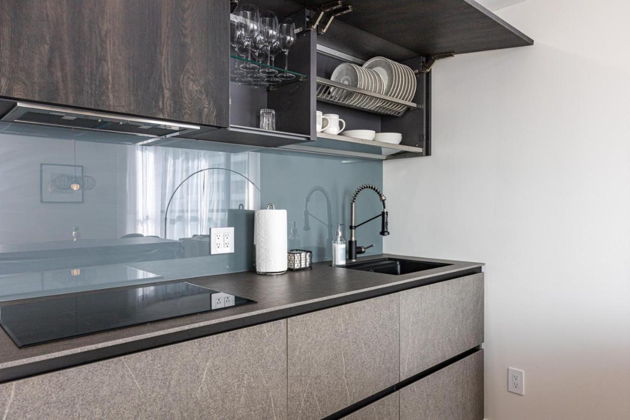 Amazing Location - 2bdrm/2bath - Right On Robson Apartment *