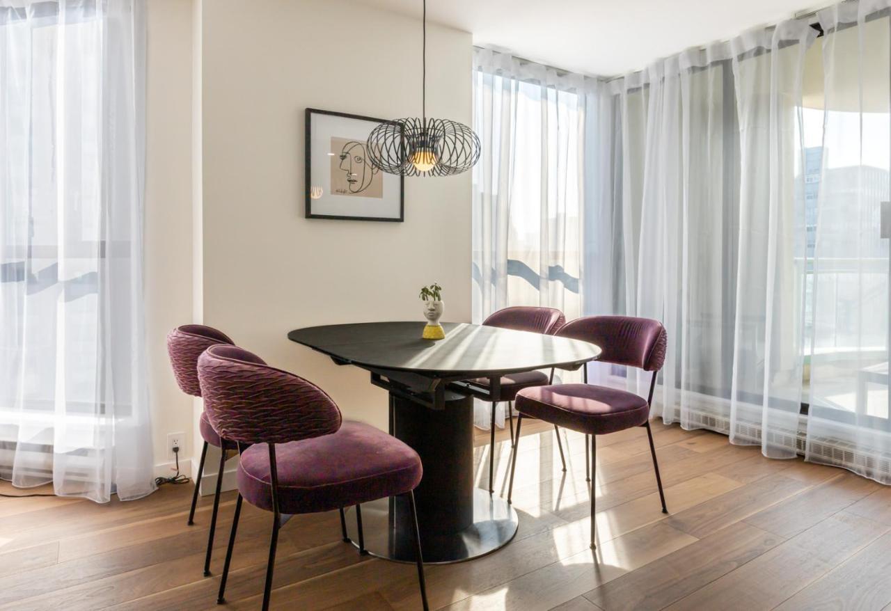 Apartment Amazing Location - 2bdrm/2bath - Right On Robson *