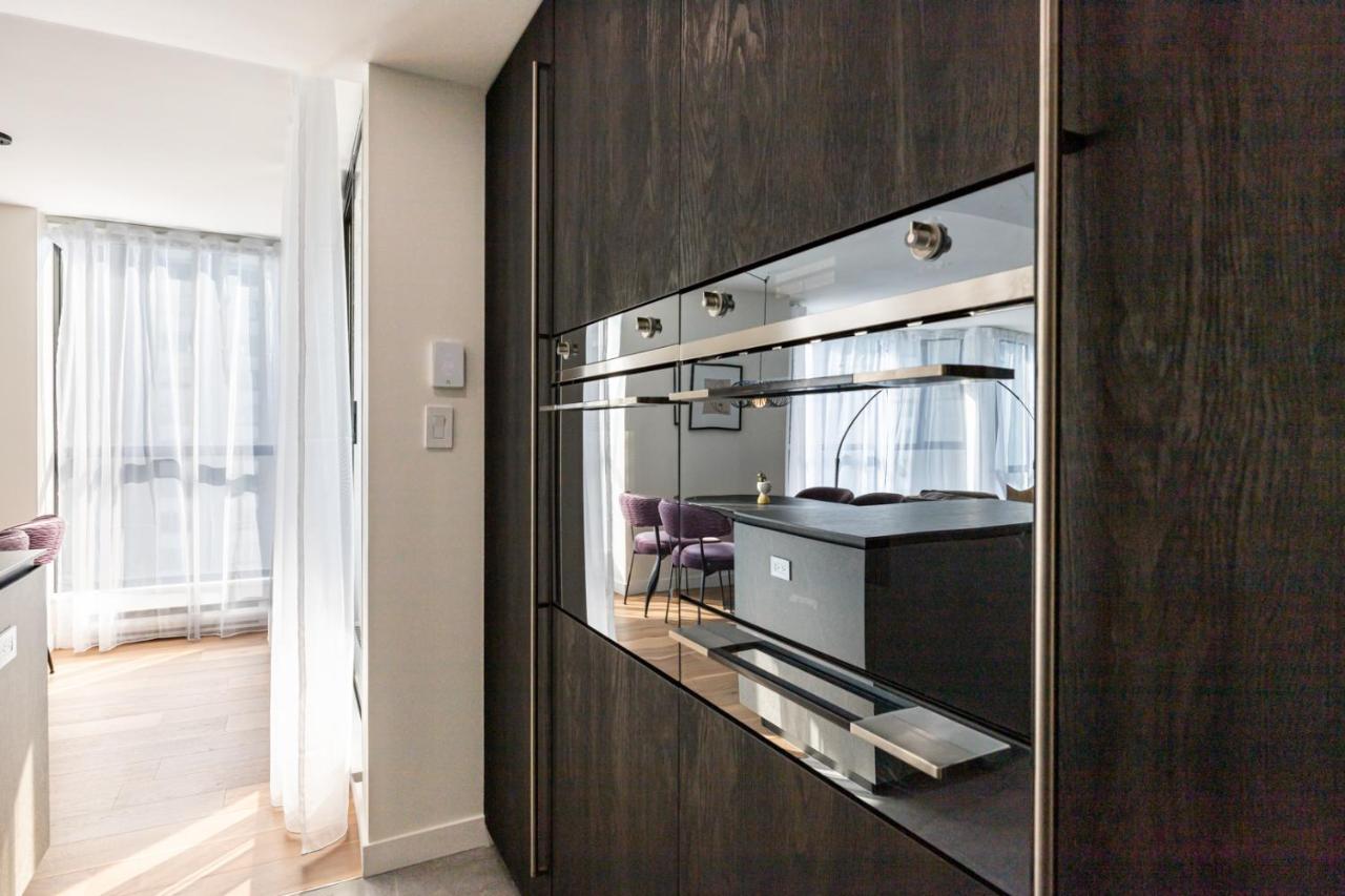 Apartment Amazing Location - 2bdrm/2bath - Right On Robson