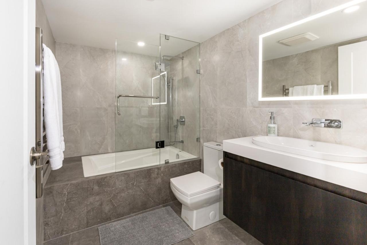 Amazing Location - 2bdrm/2bath - Right On Robson * Vancouver