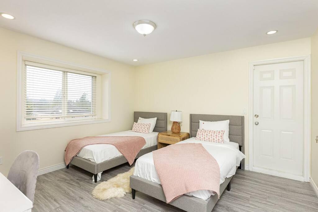 Villa Near Downtown East@ Joyce Skytrain *