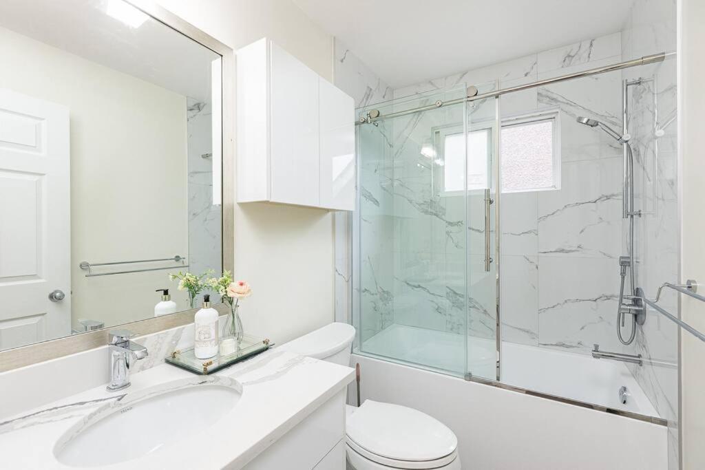 Near Downtown East@ Joyce Skytrain Villa Vancouver