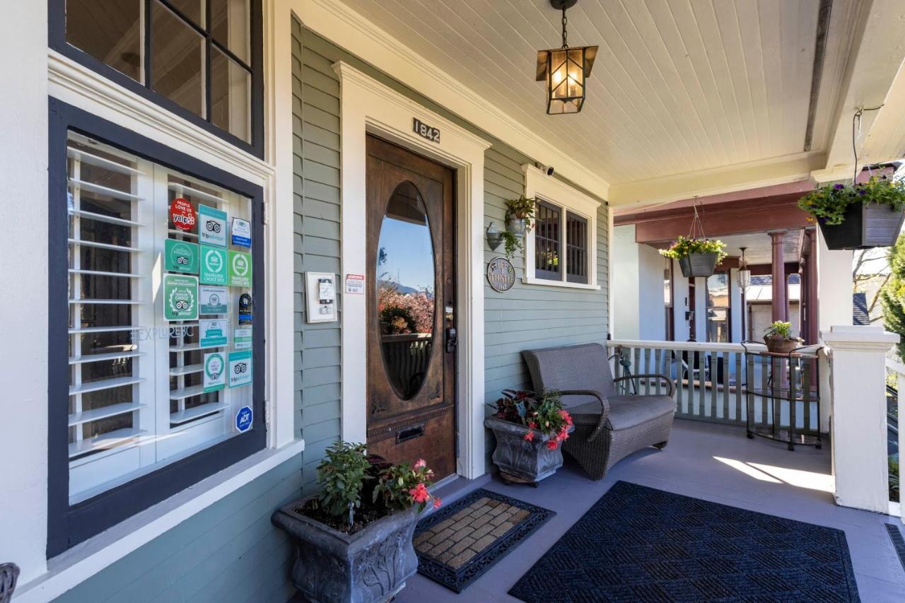 The Ivy On Parker Guest house