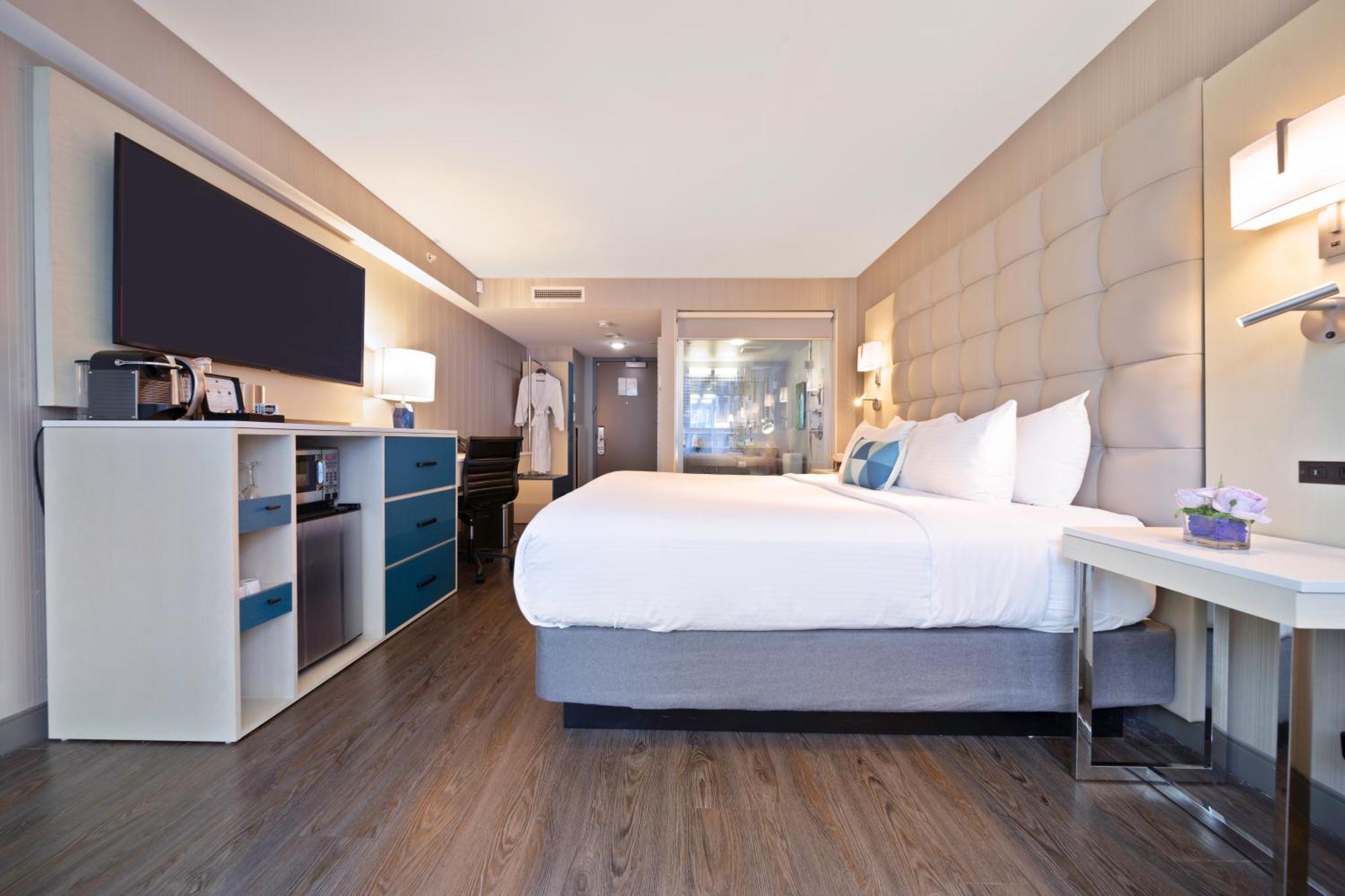 Blu Hotel Vancouver