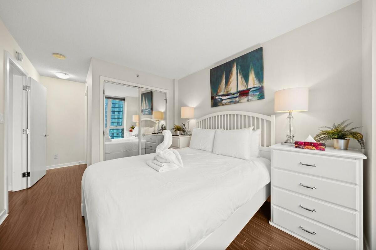 Apartment Elegance Meets Comfort Downtown With Free Parking