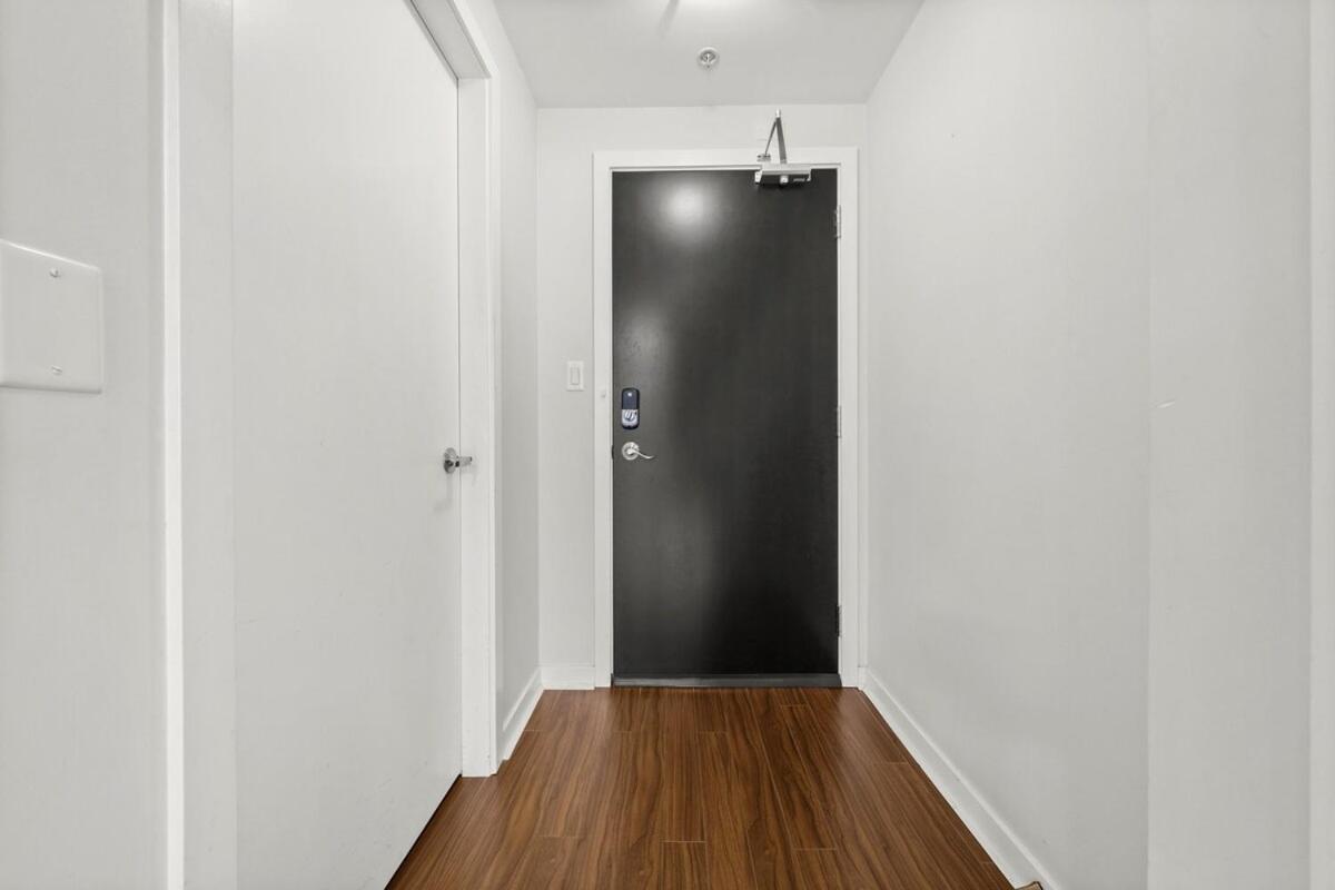 Elegance Meets Comfort Downtown With Free Parking Apartment *