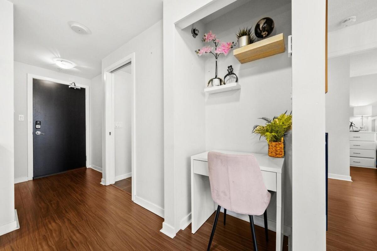 Elegance Meets Comfort Downtown With Free Parking Vancouver