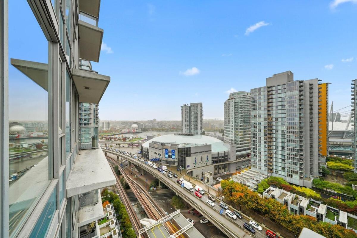 Elegance Meets Comfort Downtown With Free Parking Apartment *