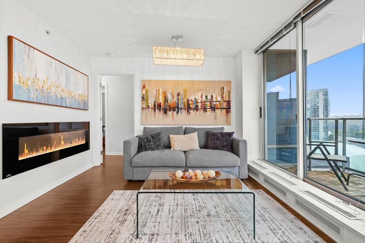 Elegance Meets Comfort Downtown With Free Parking Vancouver