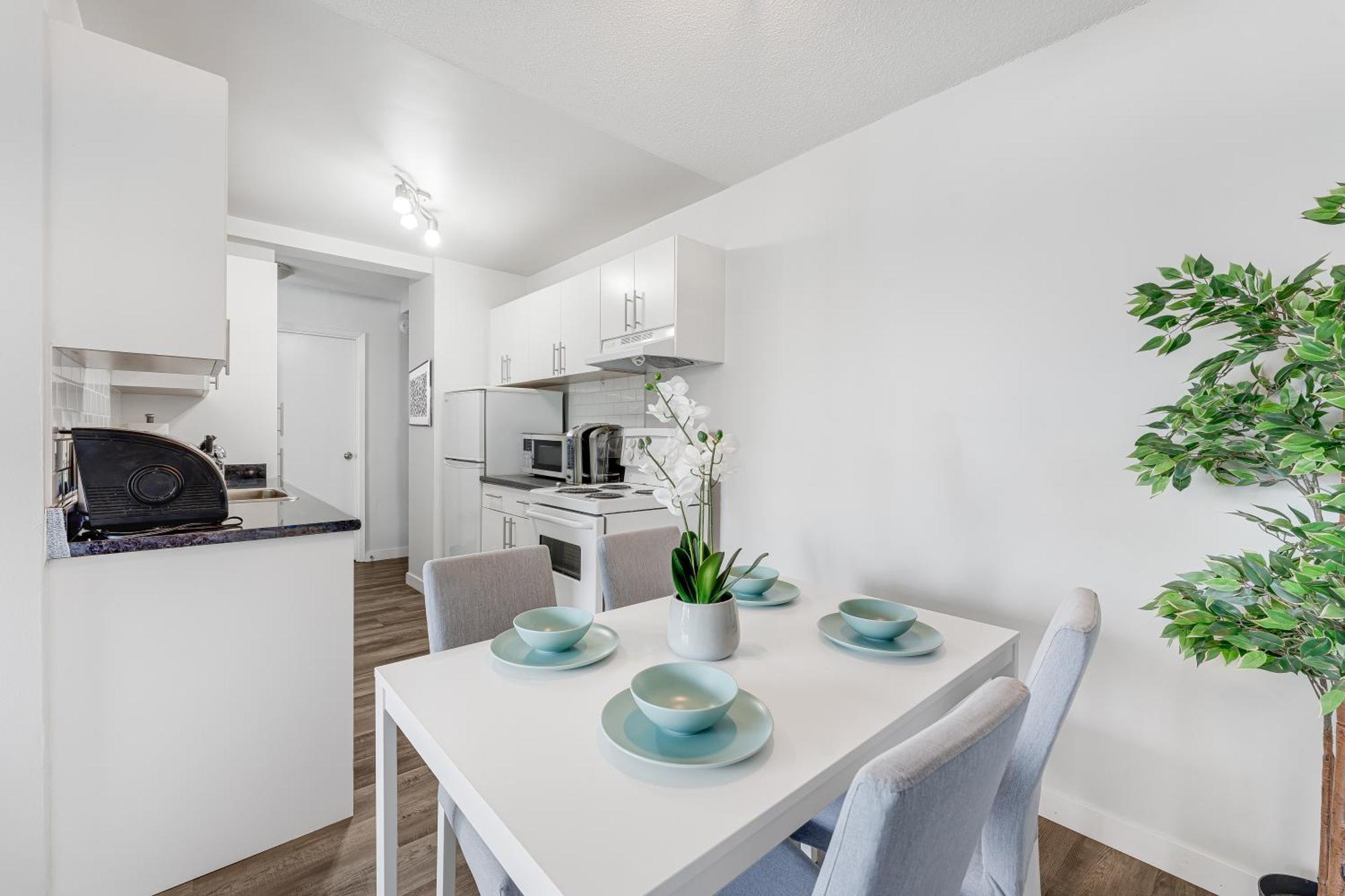 Elegant 2br Downtown Offering Unmatched City & Mountain Vistas * Vancouver
