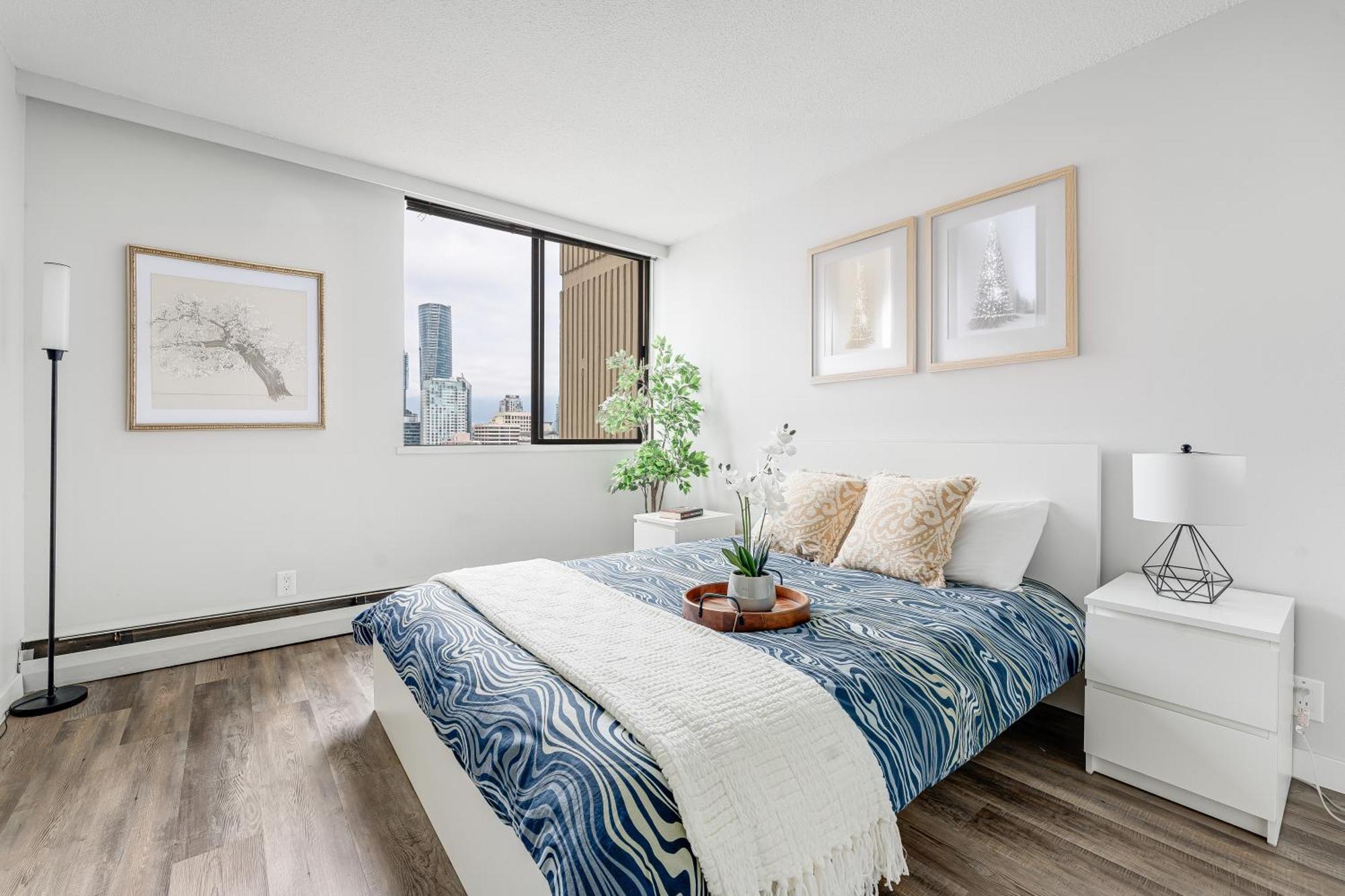 Elegant 2br Downtown Offering Unmatched City & Mountain Vistas Vancouver
