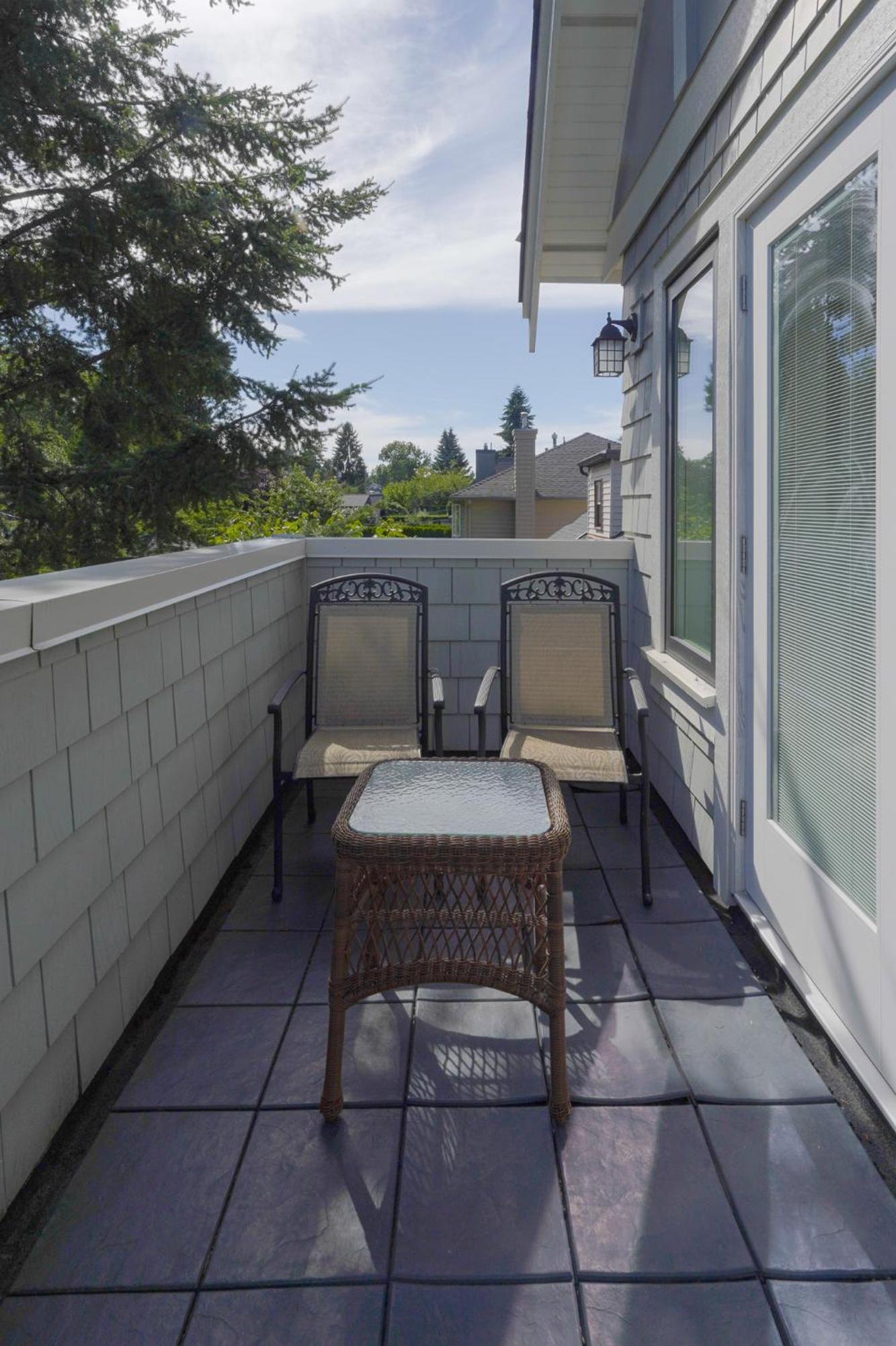 Homestay Elite Close To Ubc