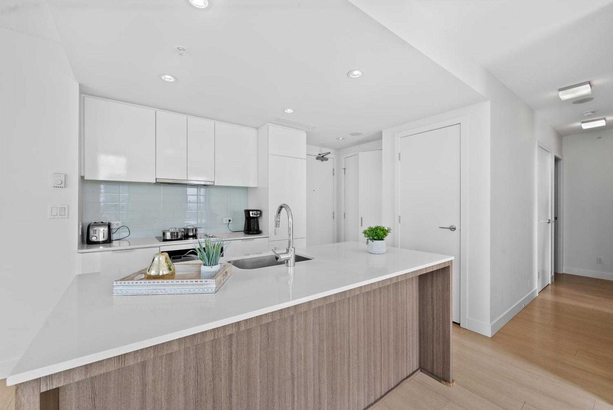 Luxury Two-bedroom With Stunning City And Ocean Views * Vancouver