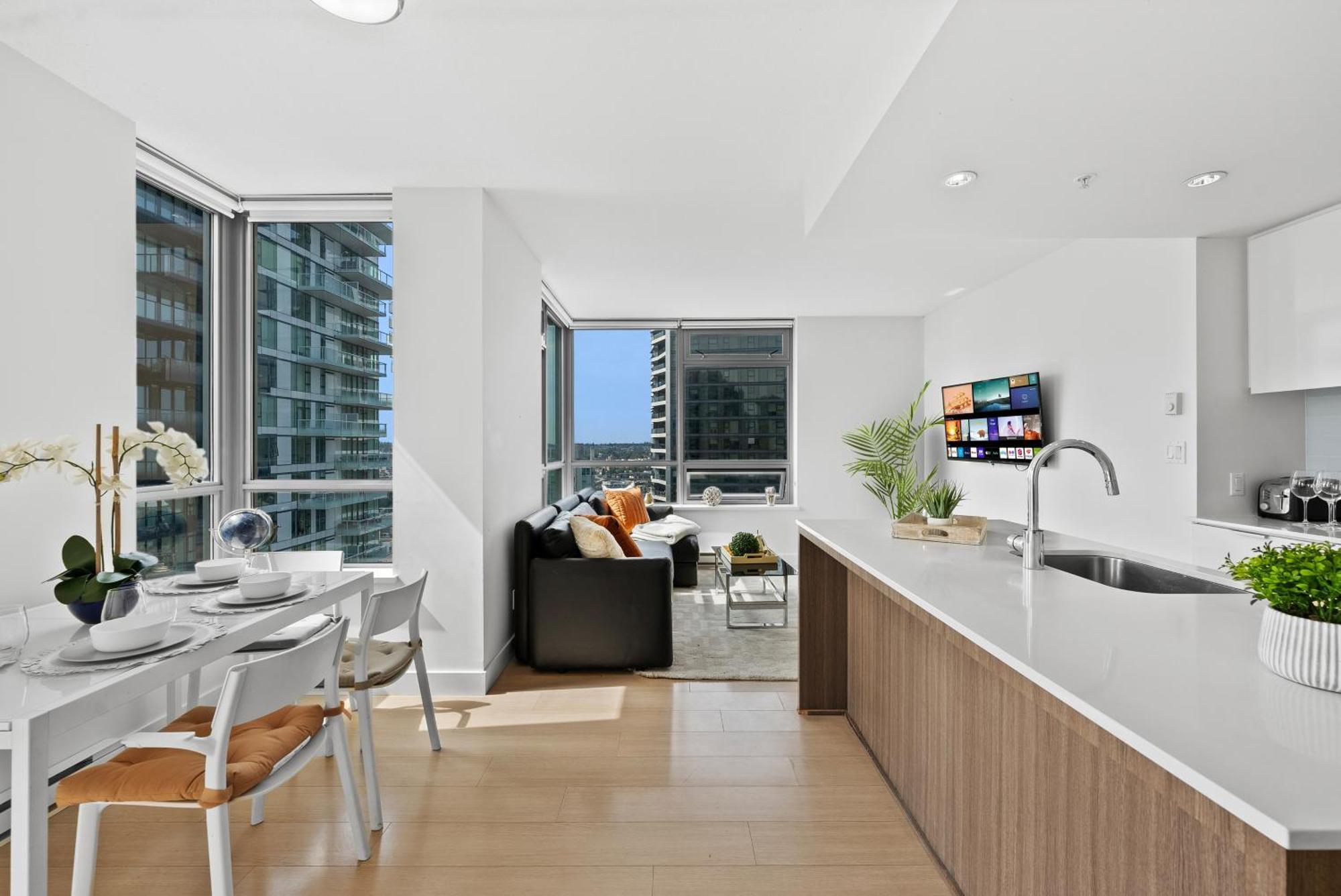 Apartment Luxury Two-bedroom With Stunning City And Ocean Views Vancouver