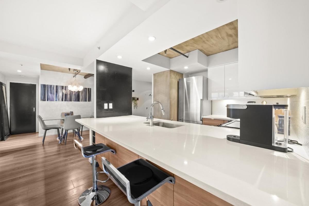 Beautiful 2 Bed Dt With Free Parking * Vancouver