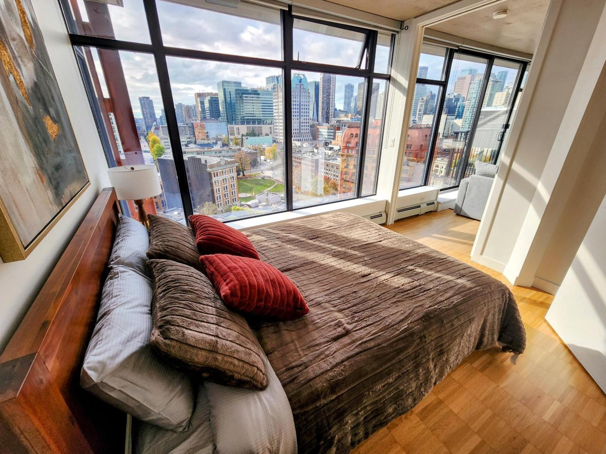 Luxury Downtown Apartment