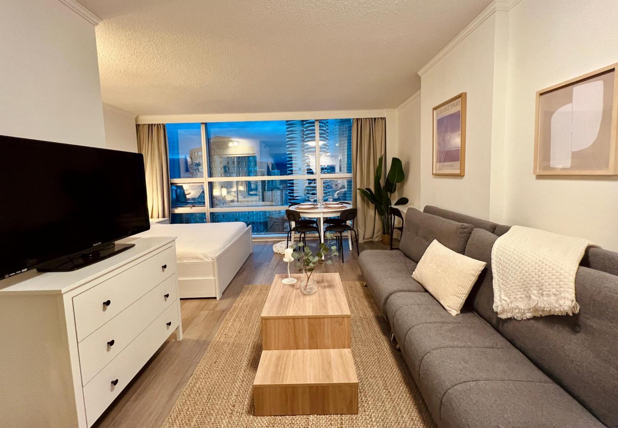 Apartment Stunning Skyline Views In A Cozy And Stylish Abode *