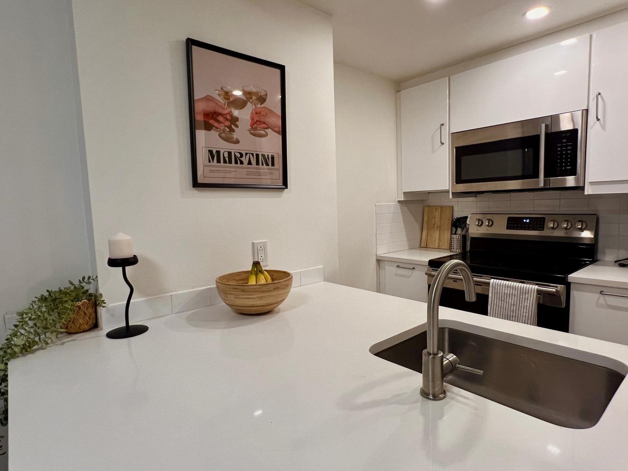 Stunning Skyline Views In A Cozy And Stylish Abode Apartment Vancouver