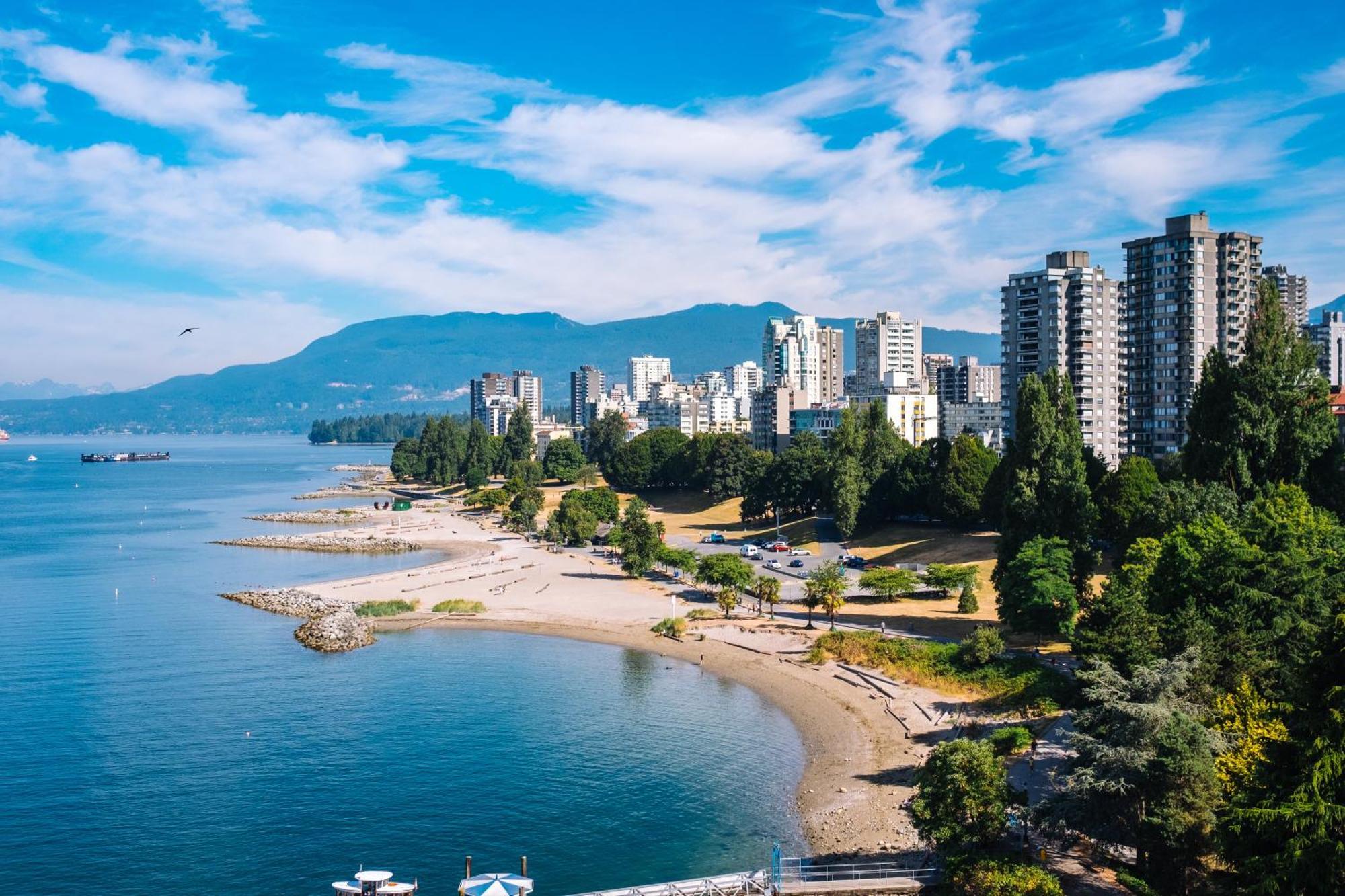 Stunning Skyline Views In A Cozy And Stylish Abode Vancouver