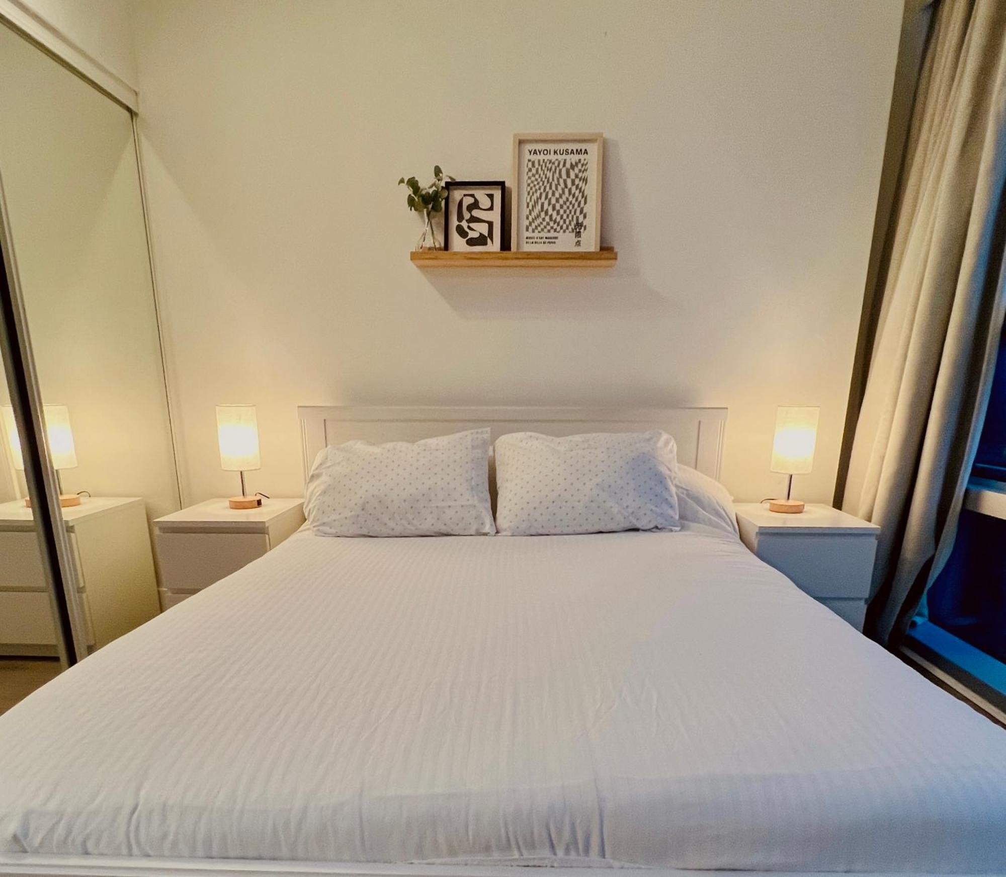 Stunning Skyline Views In A Cozy And Stylish Abode Vancouver