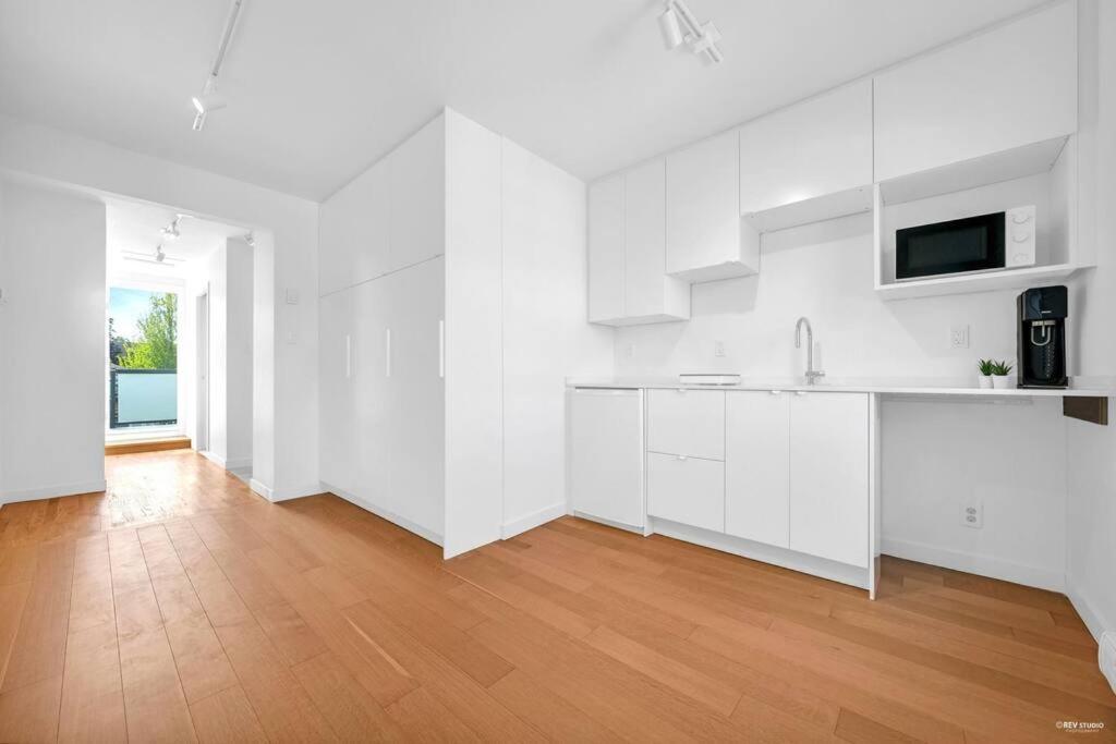 Charming East Near Dt And Commercial St Holiday home Vancouver