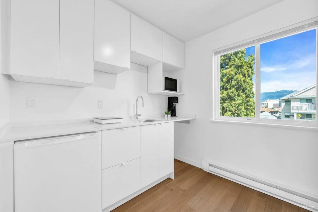 Charming East Near Dt And Commercial St * Vancouver