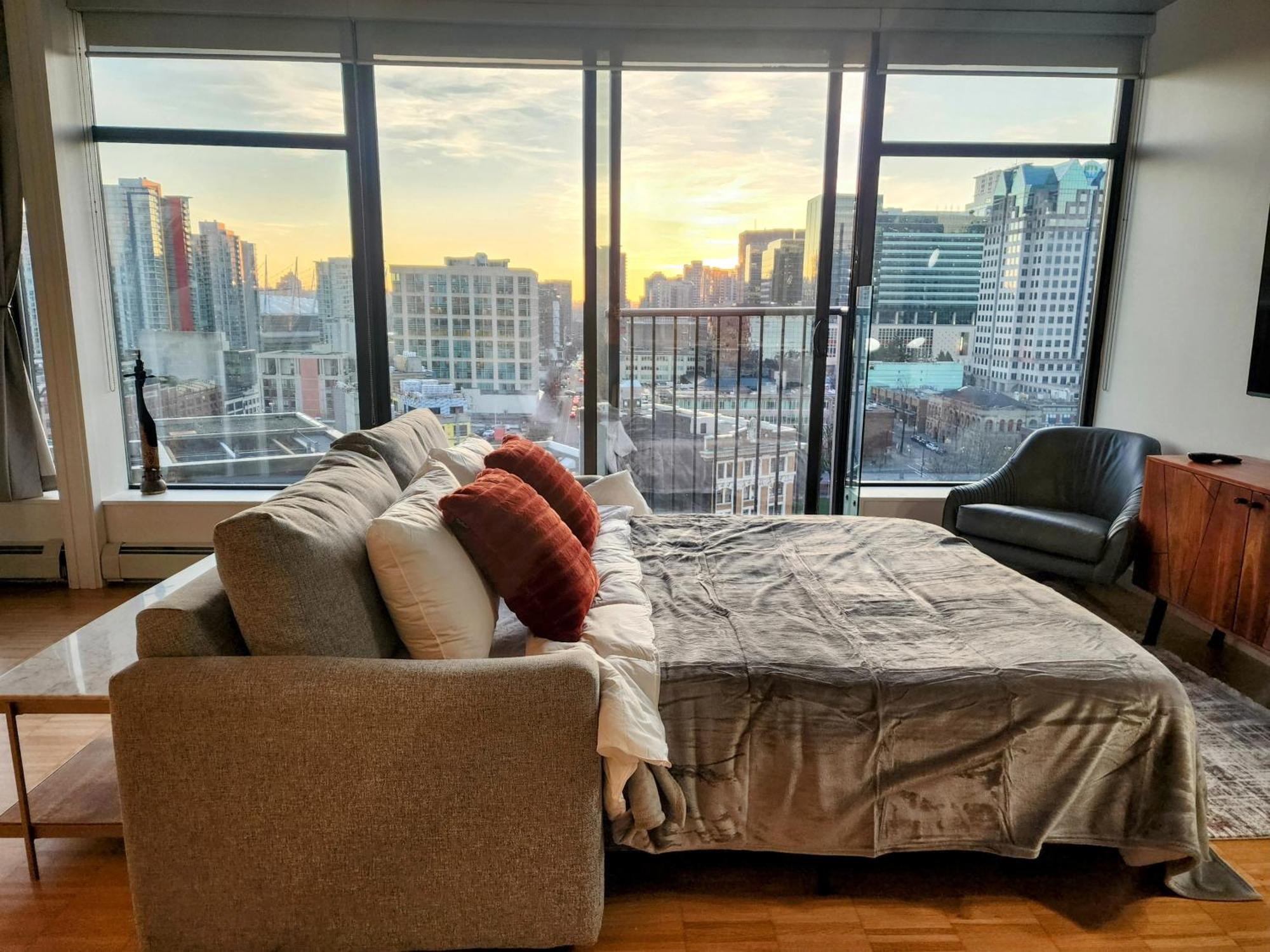 Luxury Downtown Apartment *