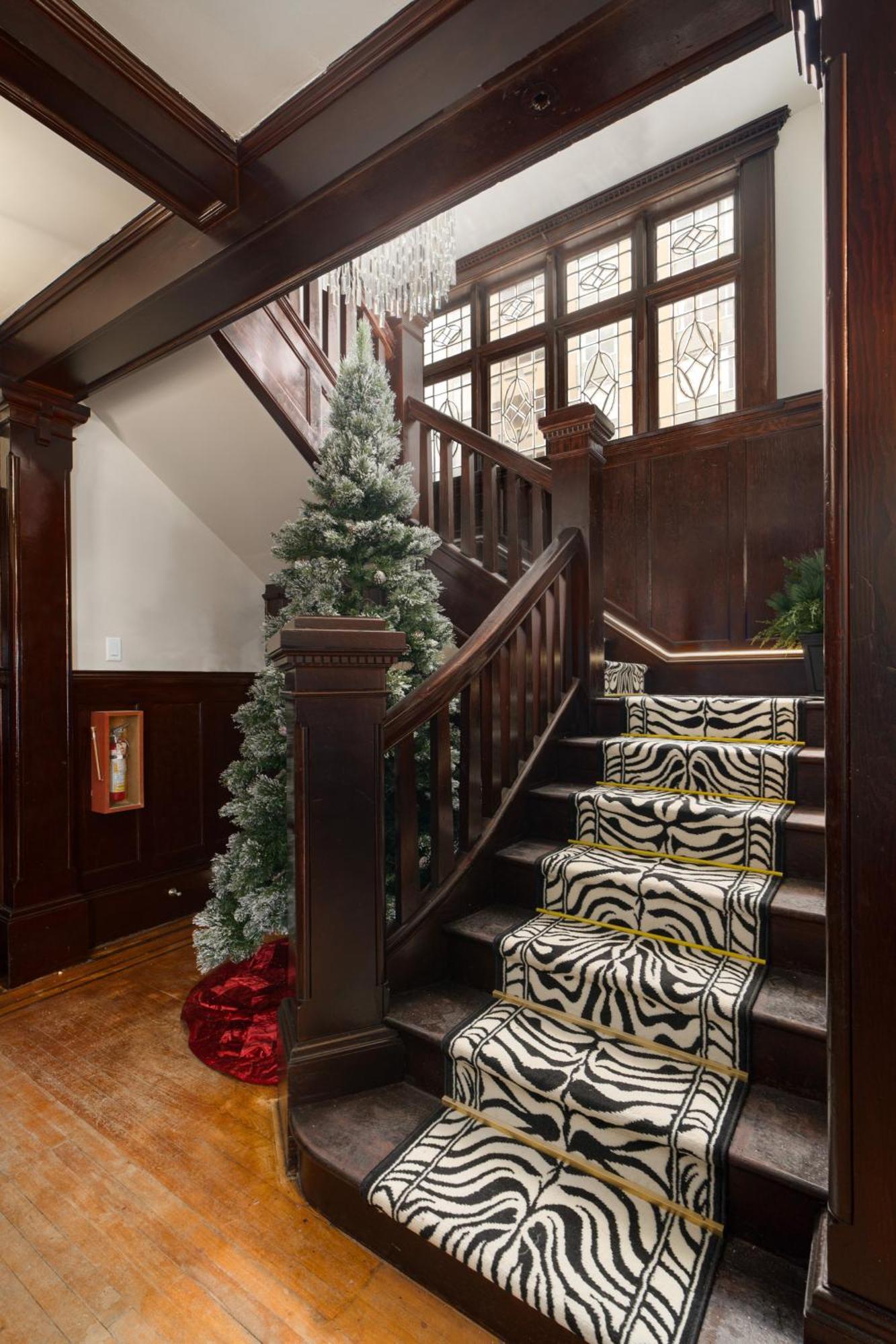 Hunter House * Vancouver