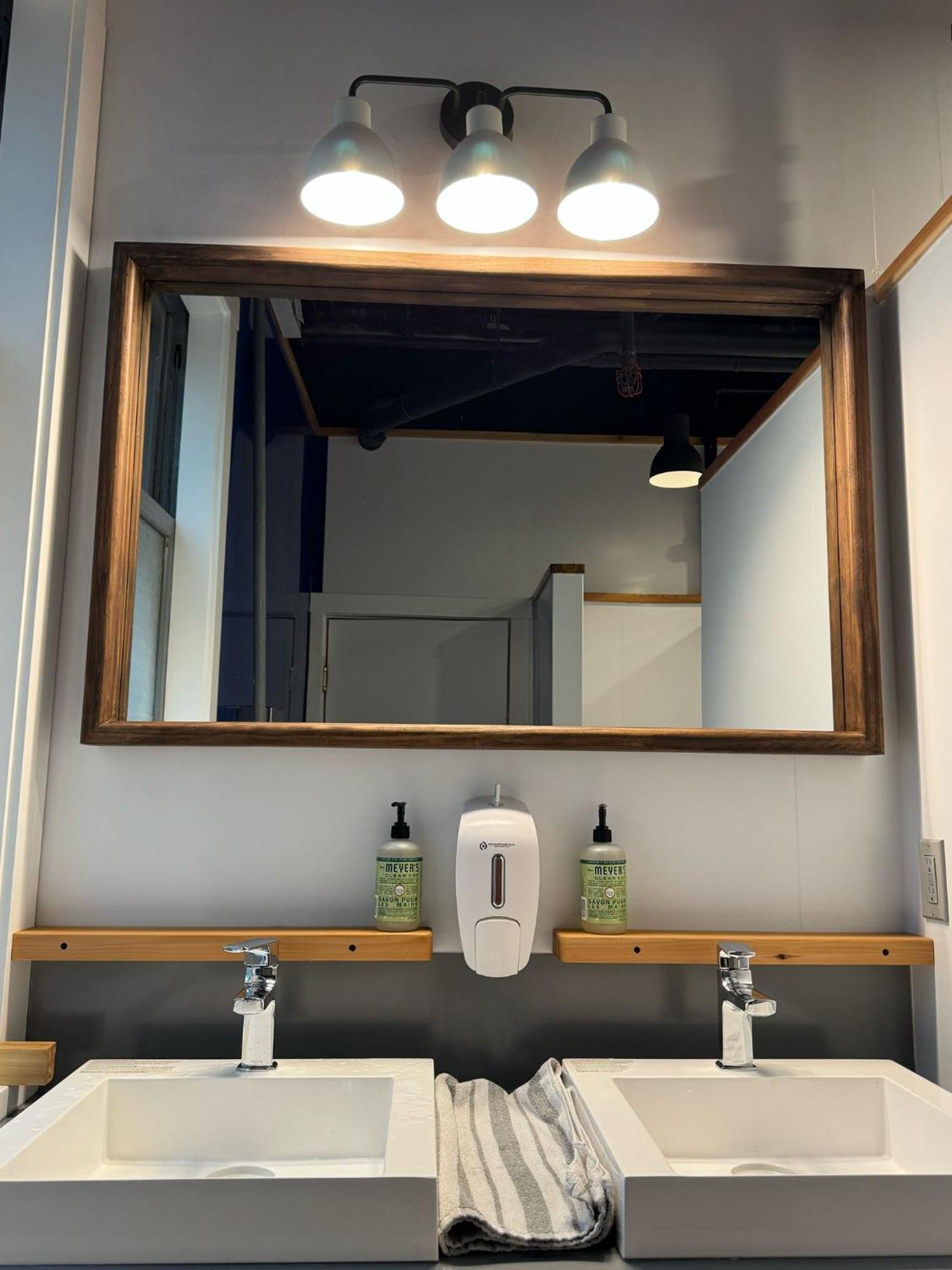 Hostel The Cambie Gastown *