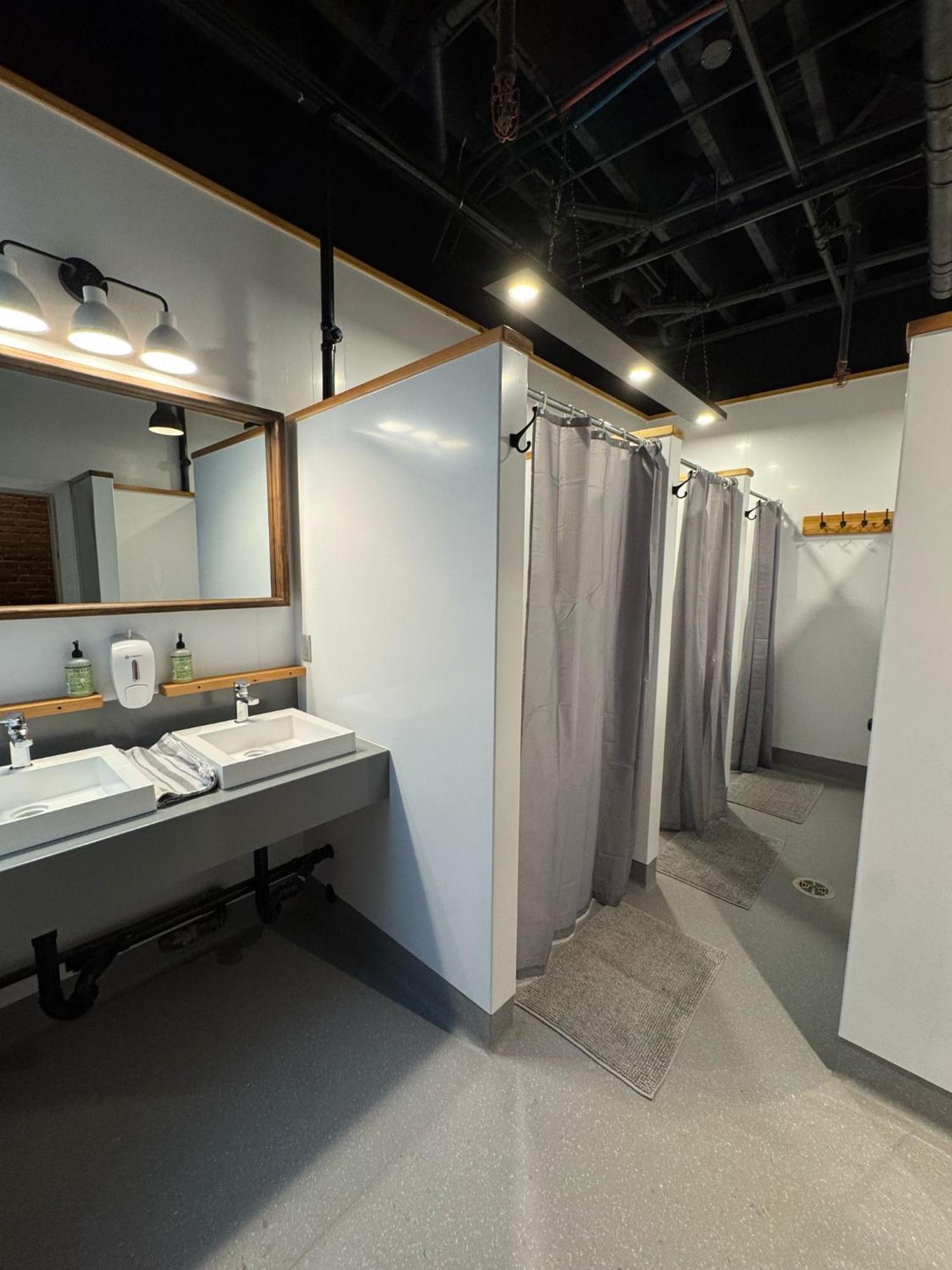 Hostel The Cambie Gastown *