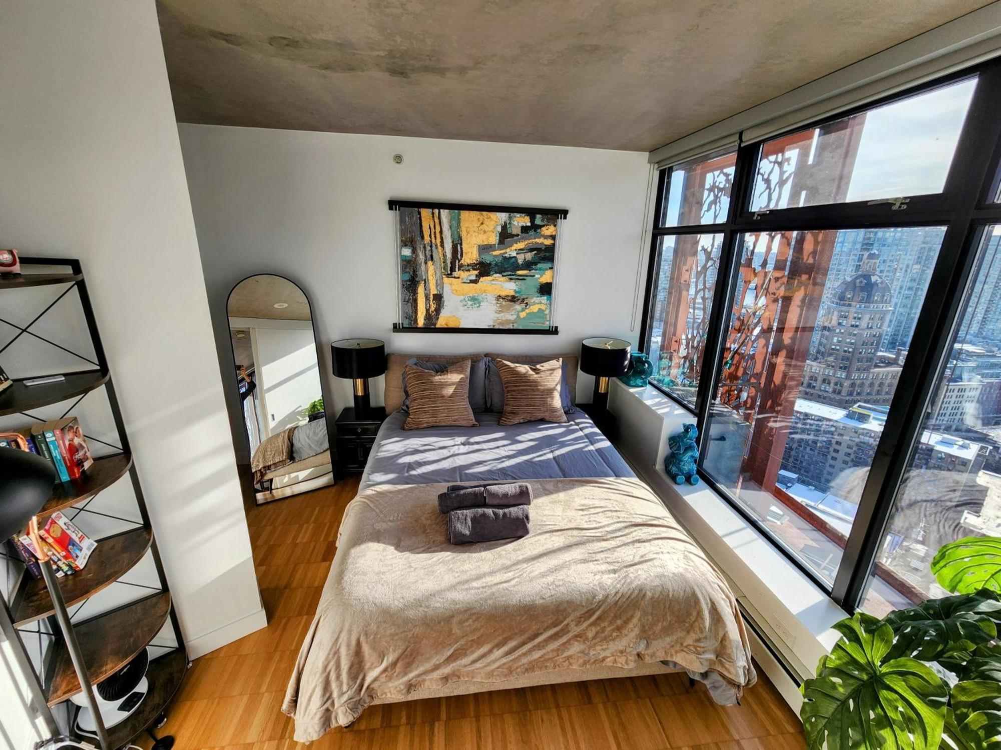 Luxury Downtown Apartment