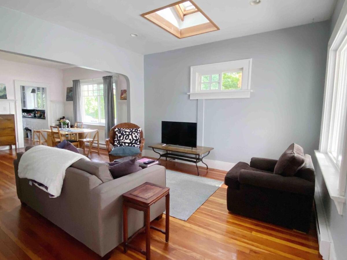 Craftsman In Popular East Village * Vancouver