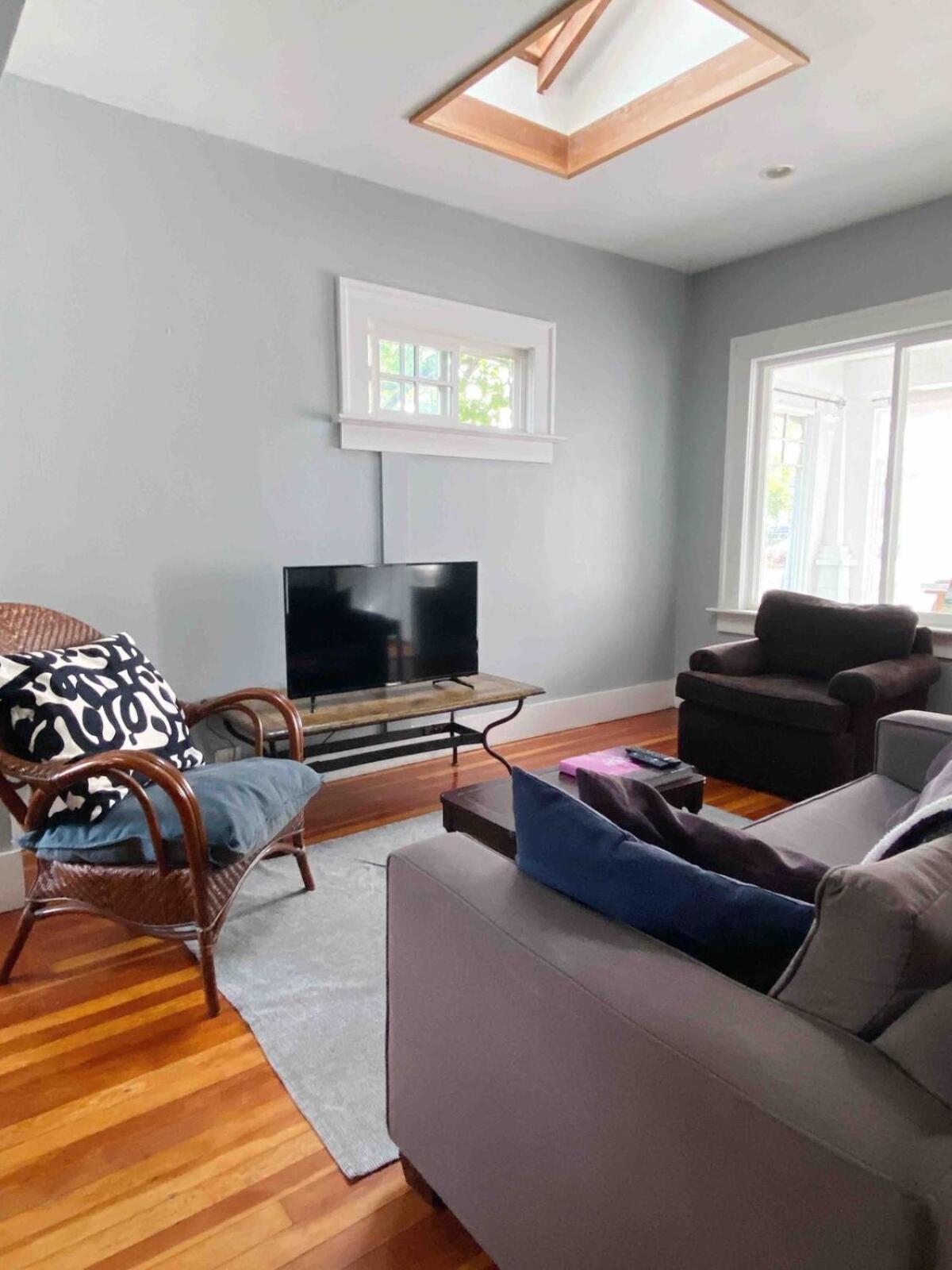 Craftsman In Popular East Village Holiday home Vancouver