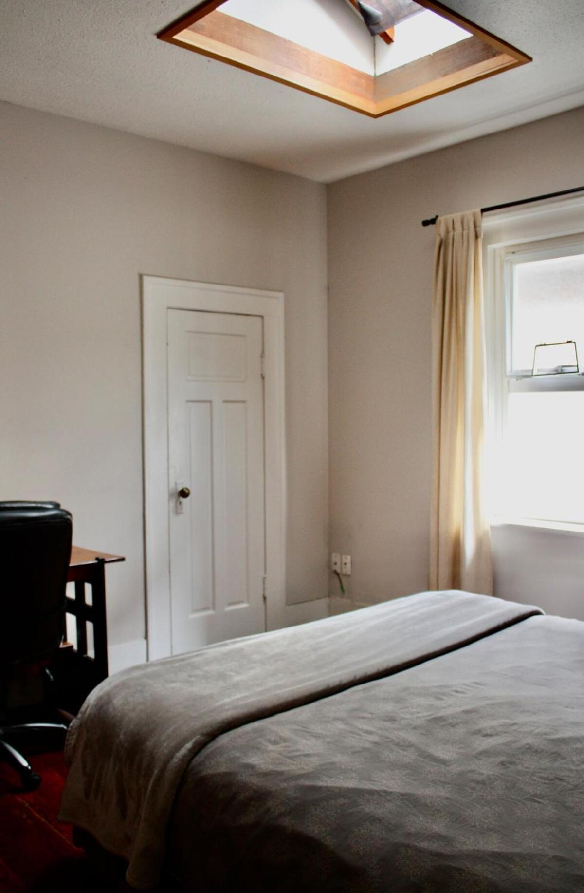 Craftsman In Popular East Village * Vancouver